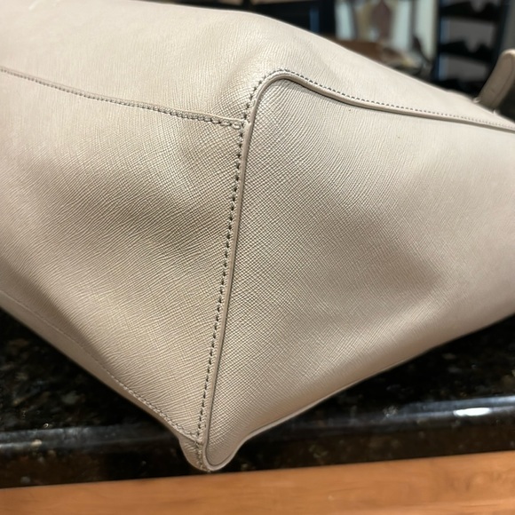 Tory Burch York Buckle Saffiano Leather Large Tote with COA - Picture 6 of 16